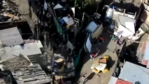 Momento exacto donde pobladores inician barricada, Captura