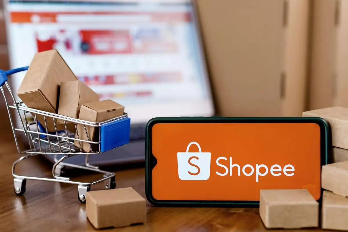 Shopee, Redes sociales