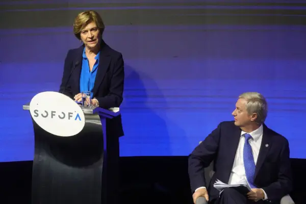 Matthei trató de populista a Kast ,red X