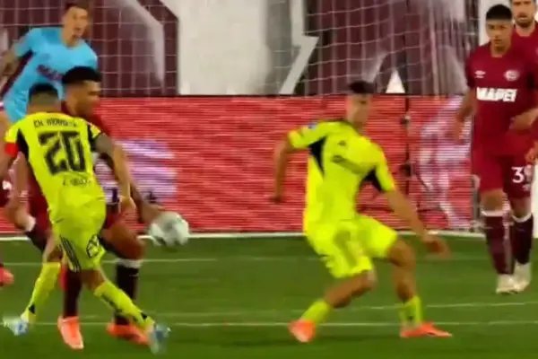 El árbitro desestimó mano en el nacimiento de la jugada ,Captura