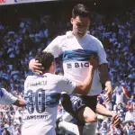 Alfred Canales celebra el único gol del partido, red X
