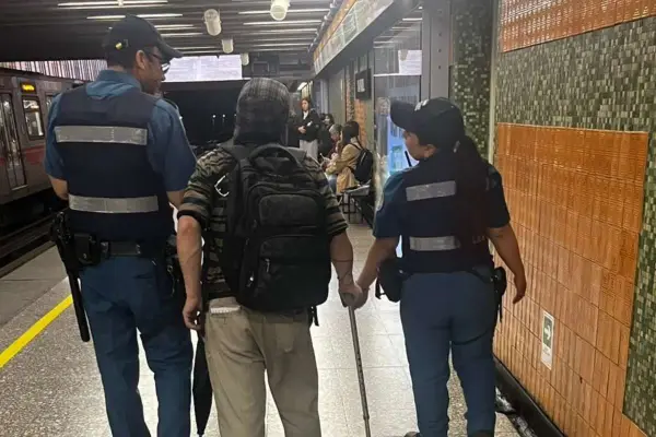 Chavo del 8 fue expulsado del Metro ,Metro de Santiago