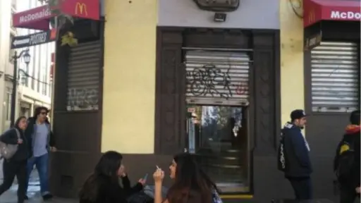Trabajadora del local de comida rápida fue encontrada sin vida, red X