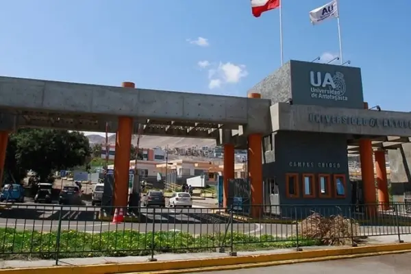 Masiva evacuación en la Universidad de Antofagasta por amenaza de tiroteo: Segunda alerta en una semana ,Redes sociales | Referencial