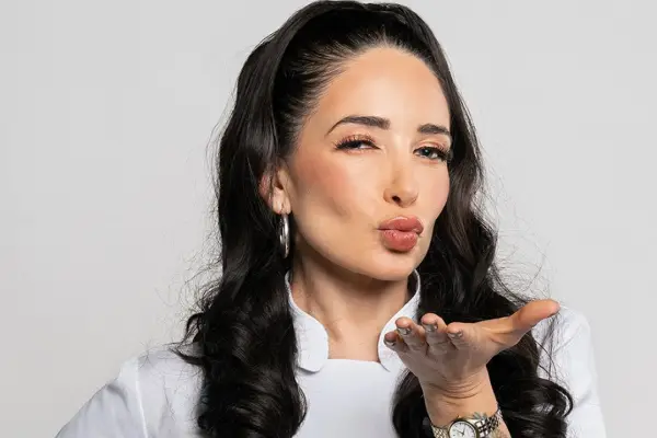 Camila Nash  ,Mega