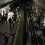 Metro a oscuras en Tobalaba, red X