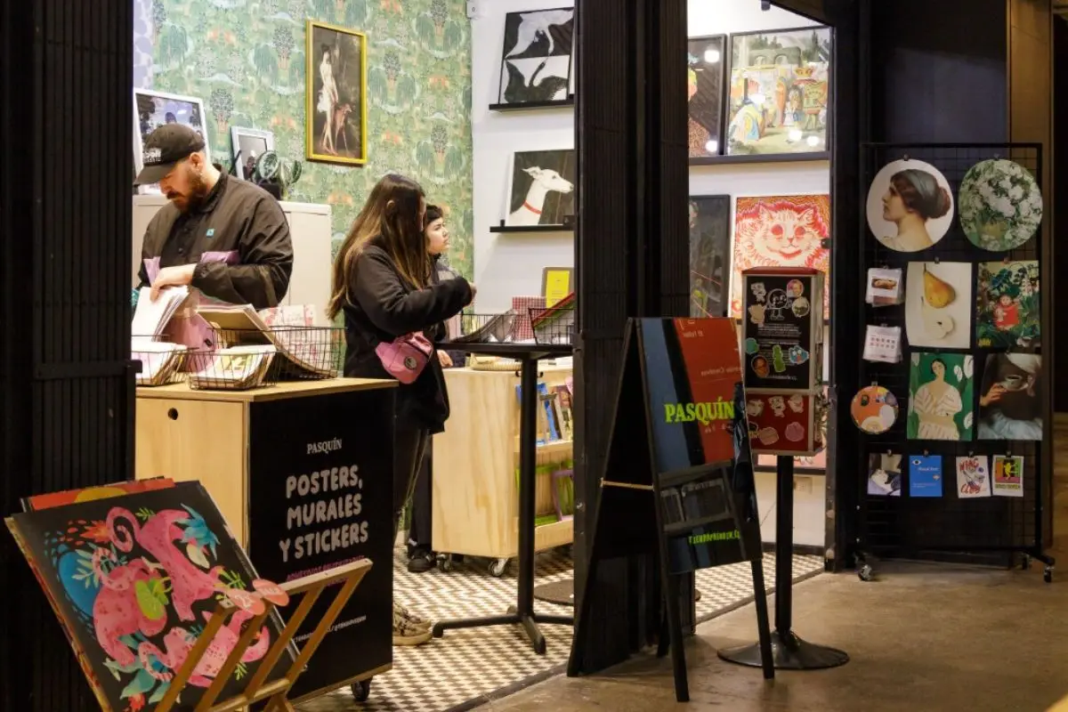 Pasquín, la tienda que apuesta por los posters reutilizables, red X