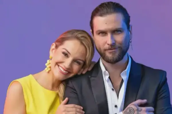 Nueva pareja en el mundo de la farándula ,Captura