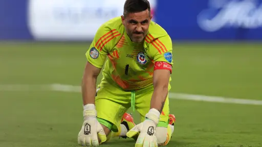 Claudio Bravo, Redes Sociales