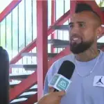 Arturo Vidal llegó a votar este domingo, Captura | Mega