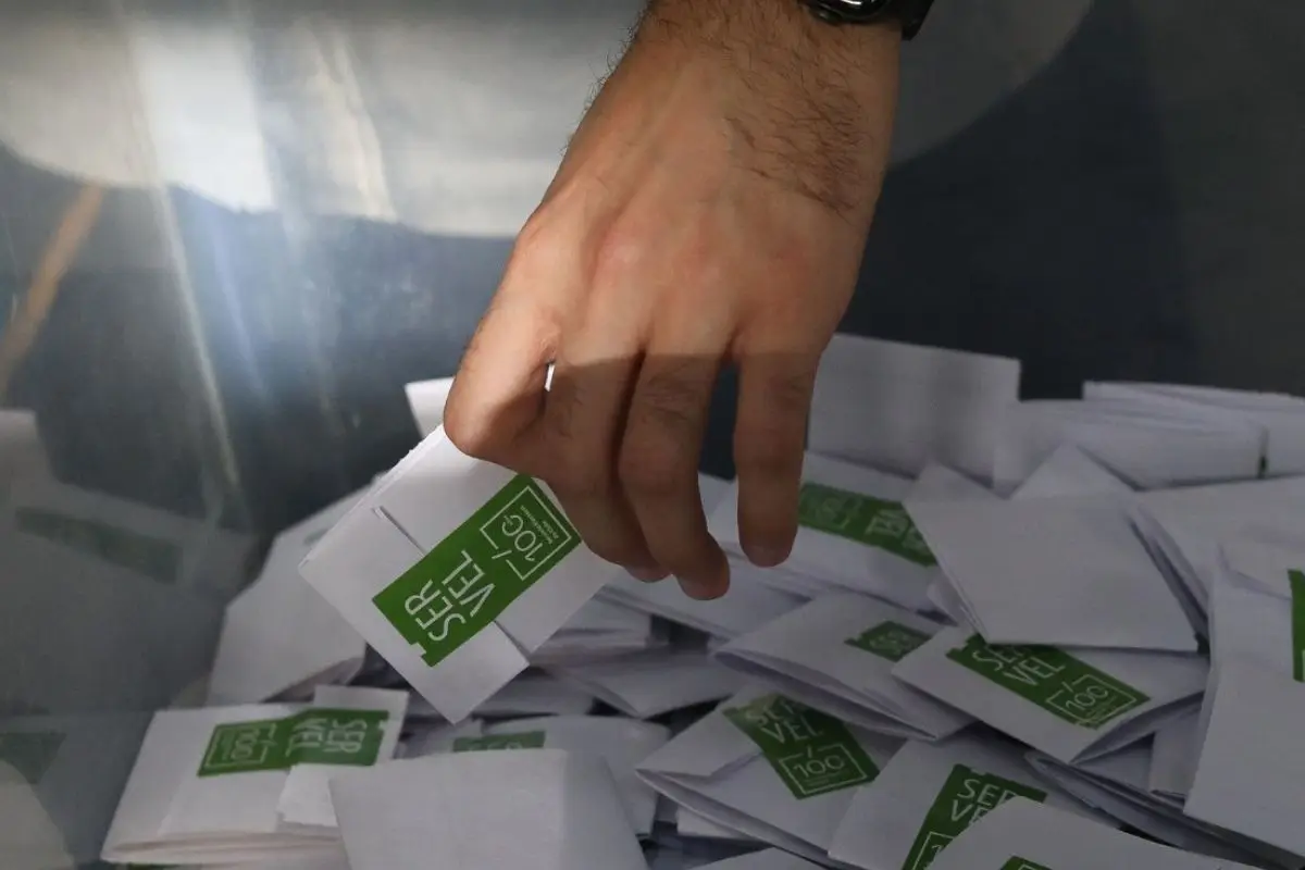 Ya se contabilizaron el 15% de las mesas, Agencia Uno