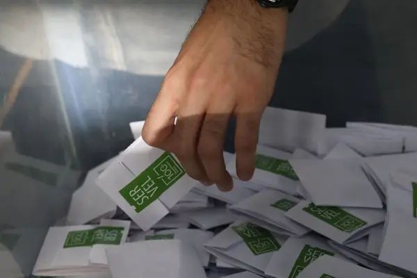 Ya se contabilizaron el 15% de las mesas ,Agencia Uno