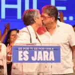 Jeannette Jara junto a su pareja Claudio Rodríguez, Juan Pablo Carmona