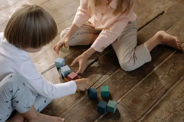 Trabajo y crianza  ,Redes sociales | Referencial