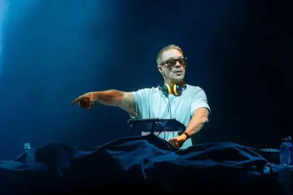 Diplo  ,Redes sociales | Referencial