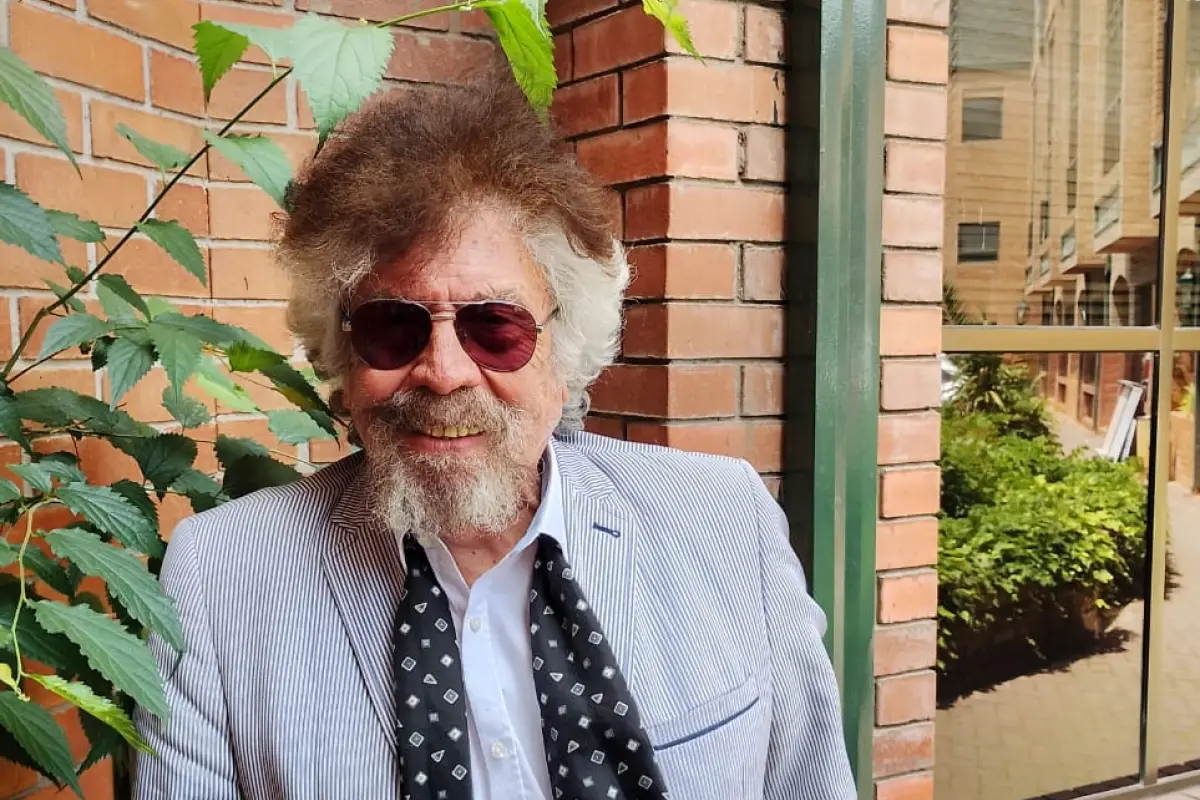 Adriano Castillo, La Hora