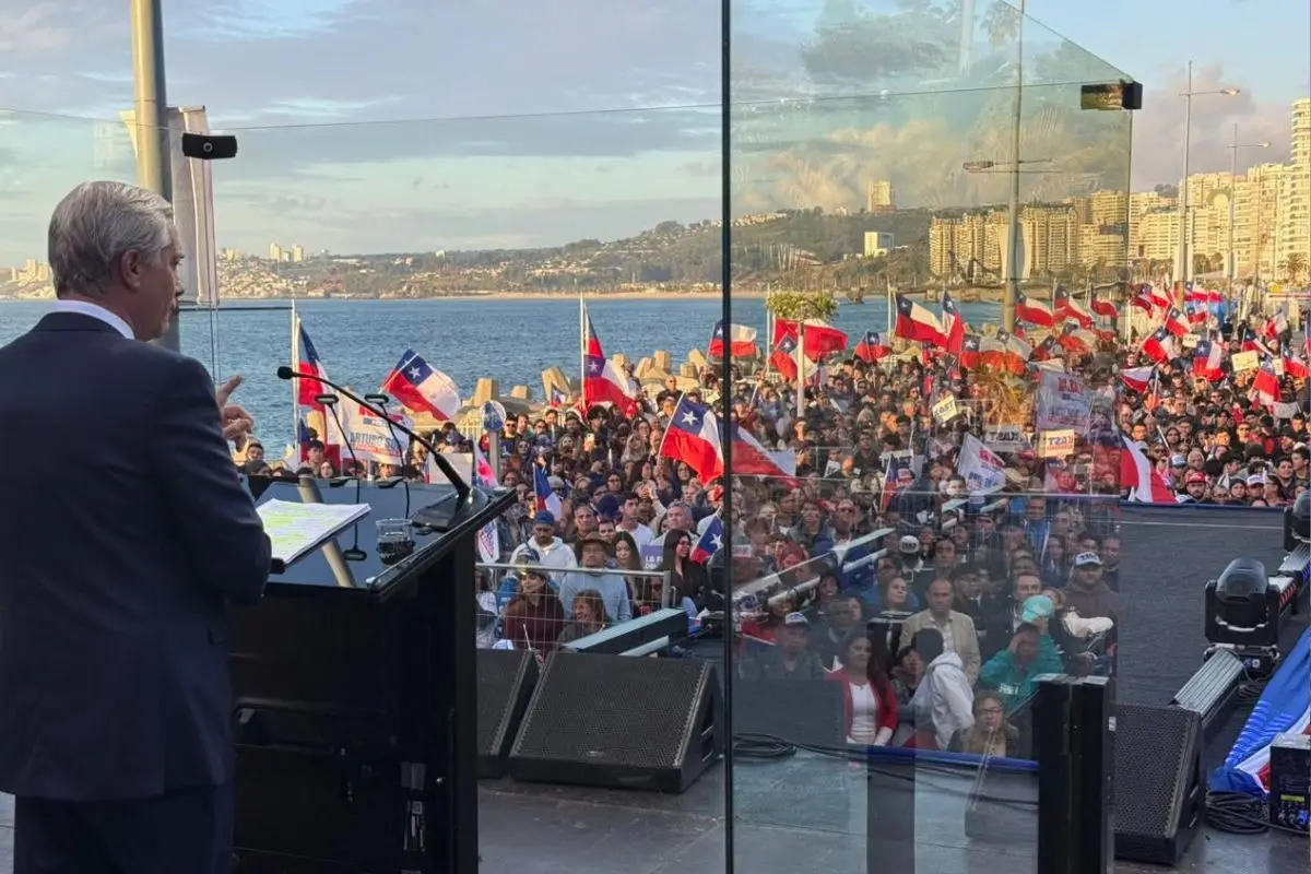 José Antonio Kast frente a sus adherentes en Viña del Mar, red X