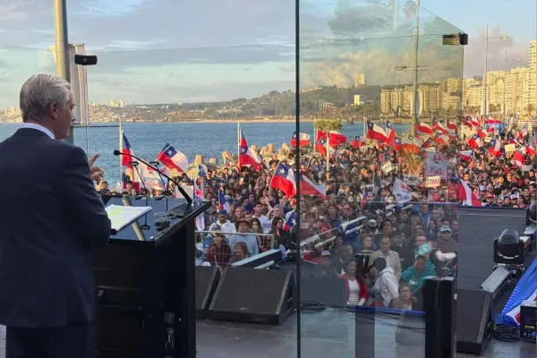 José Antonio Kast frente a sus adherentes en Viña del Mar ,red X