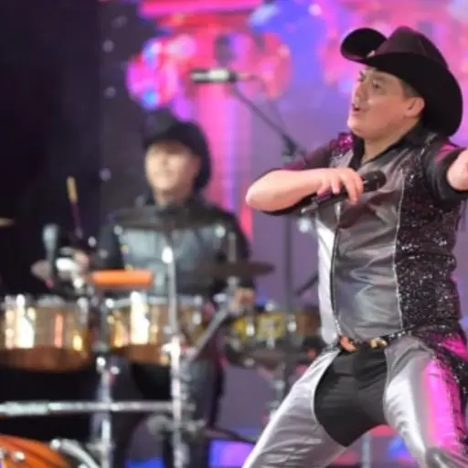 Zúmbale Primo cantarán en cierre de campaña de Kast ,red X