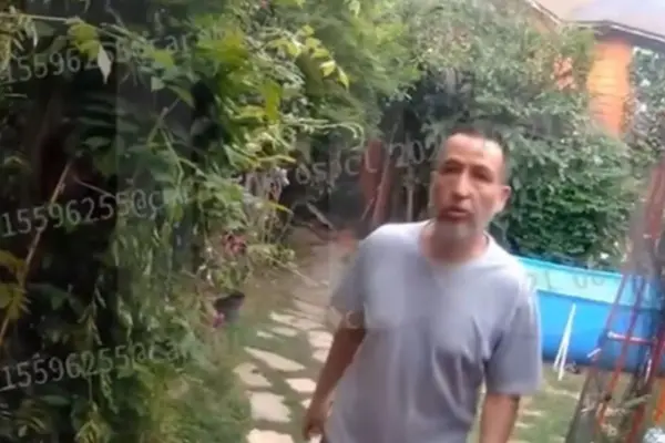 Jorge Ugalde al momento de recibir a Carabineros ,Captura