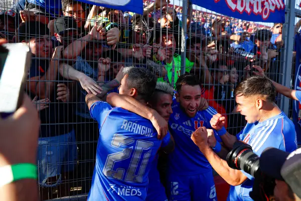 Lea Fernández celebró con todo la apertura de la cuenta ,red X