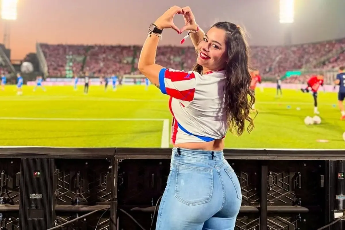 Larissa Riquelme , Redes sociales | Referencial