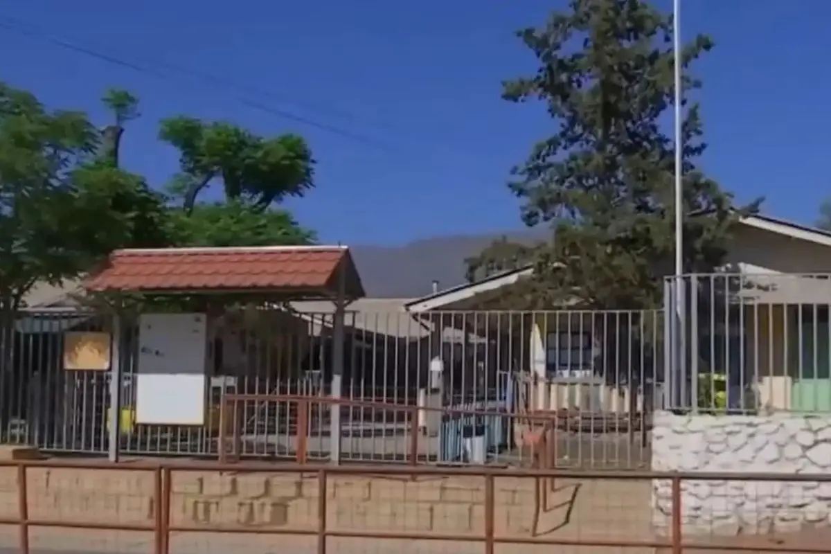 Niños dopados al interior de jardín infantil, red X