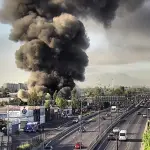 La columna de humo se puede ver desde distintos puntos de Santiago, red X