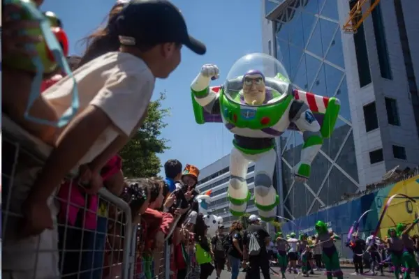 Paris Parade este domingo en la Alameda ,Agencia Uno