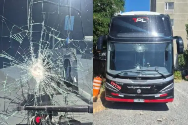 Con su parabrisas quebrado quedó el bus de la U ,red X