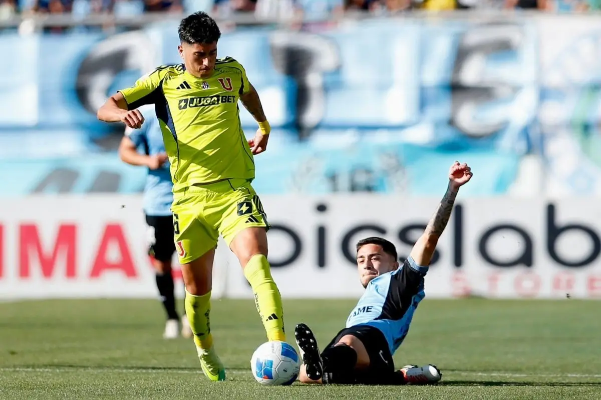 La U juega con un jugador menos en Rancagua, red X