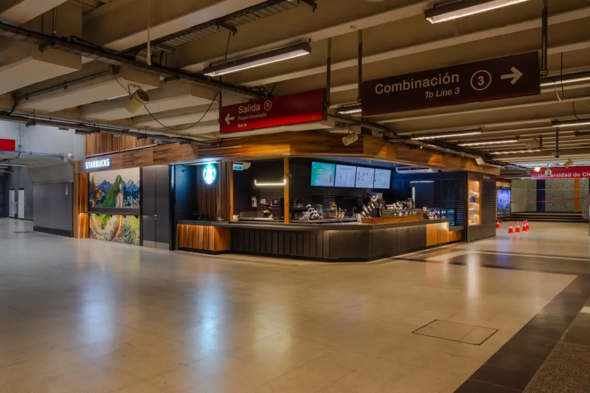 Starbucks en Metro Universidad de Chile, Cedida