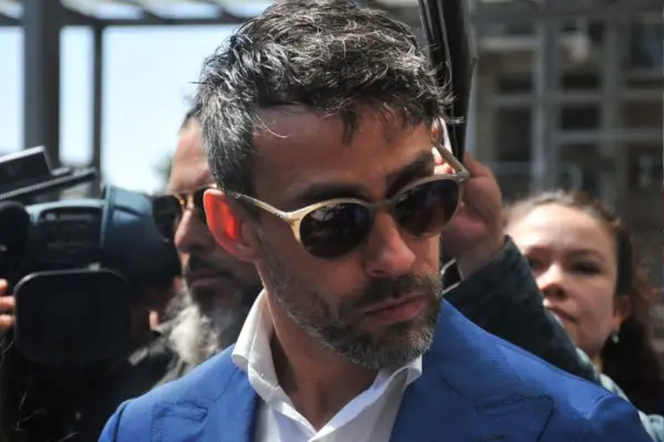 Jorge Valdivia, en pedir no hay engaño ,red X