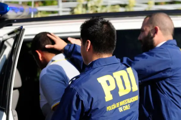 Hombre fue detenido por personal de la PDI ,red X
