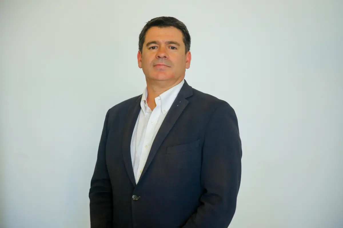 Sebastián Valenzuela, Cedida