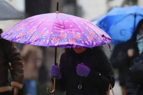 Lluvia en Santiago ,Agencia Uno 