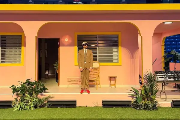 Bad Bunny junto a la famosa casita ,Redes sociales