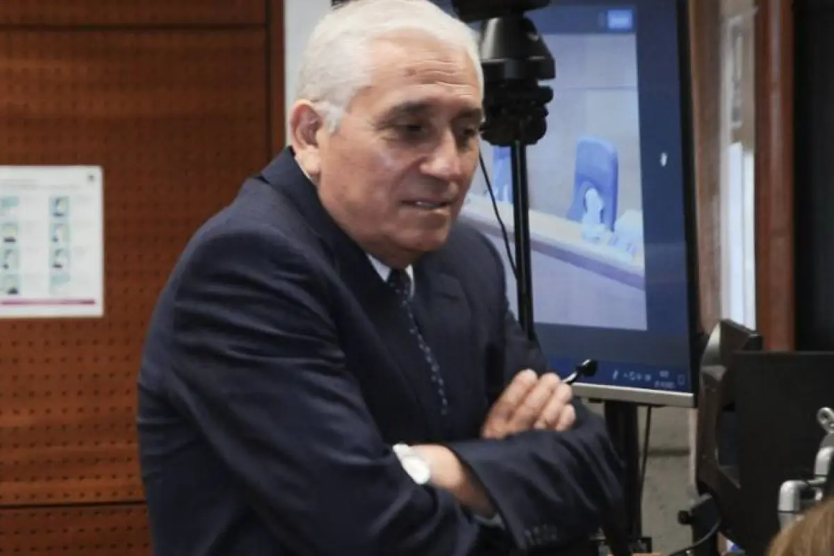 Héctor Espinosa, Agencia Uno 