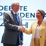 Kast y Jara cara a cara por última vez, red X