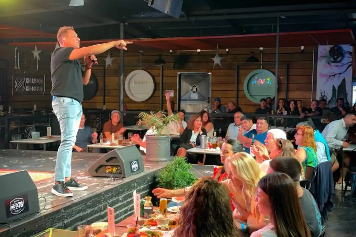 Claudio Palma en su primer café concert, Cedida