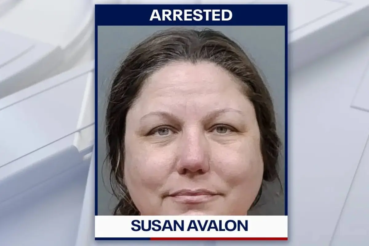 Fotografía policial de Susan Avalon , Ariel Plasencia reports (Fox 13 news)