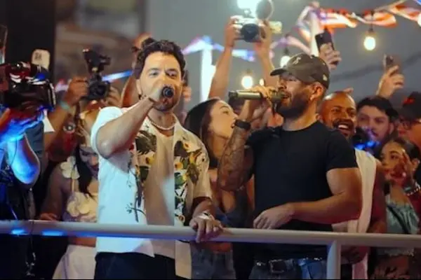 Feid y Luis Fonsi  ,@truco.photo