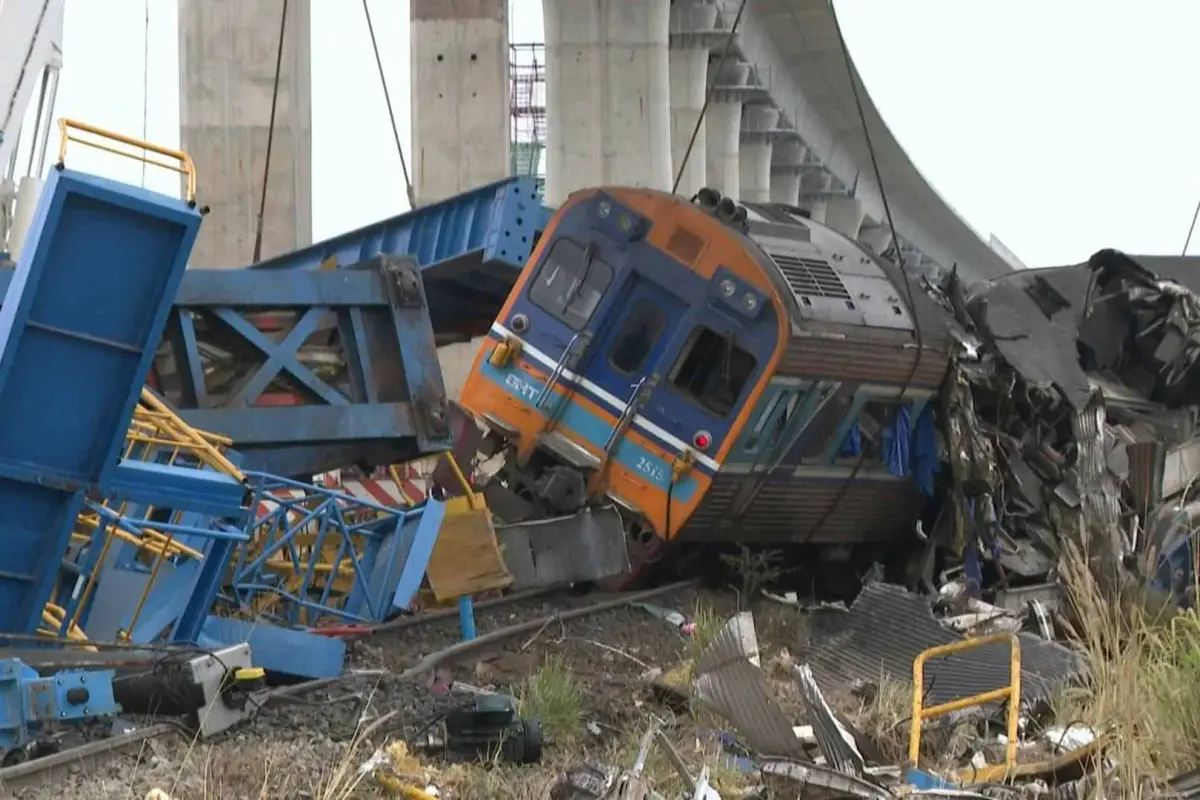  , Tren Descarrilado Tailandia-Diario Libre