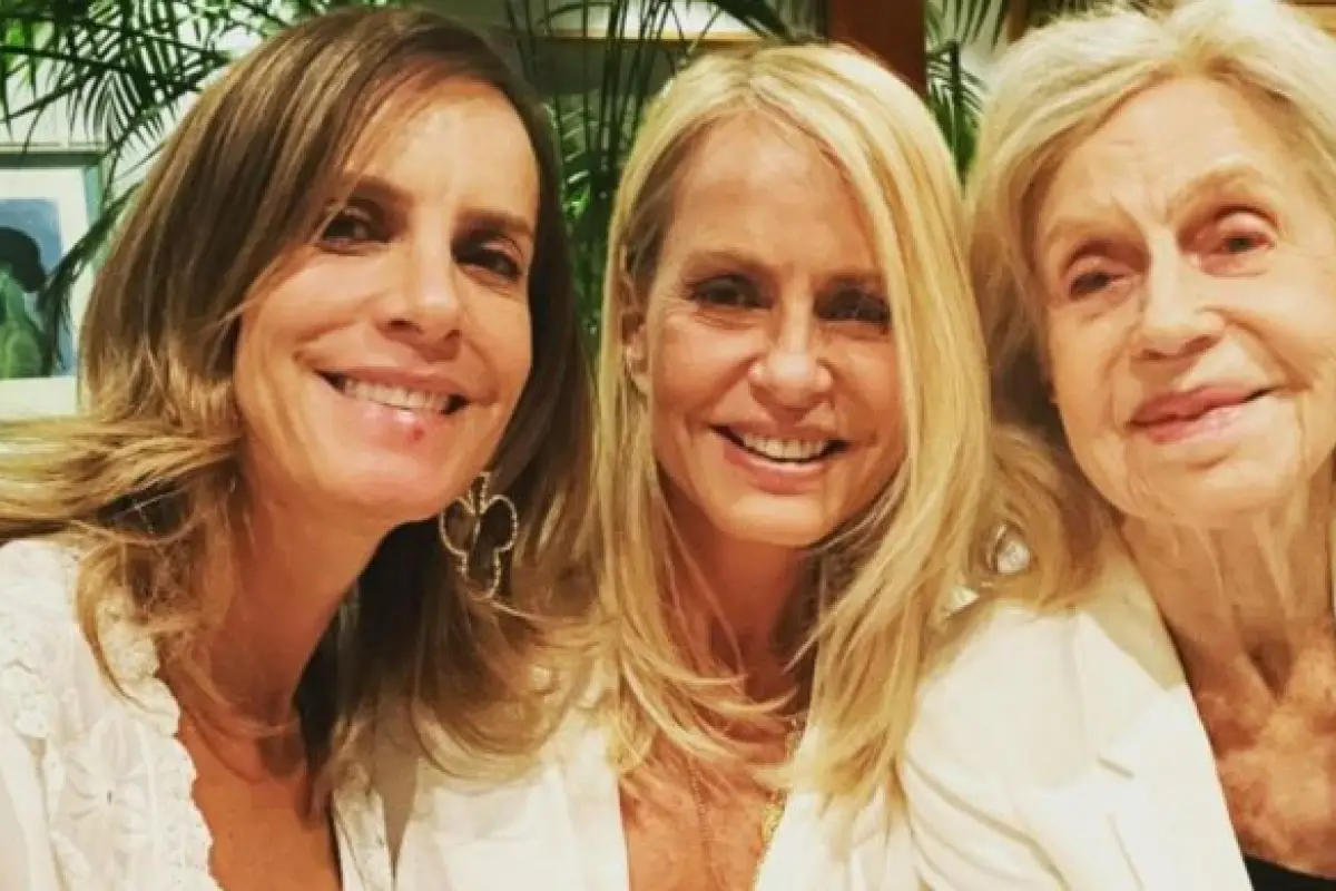 Hermanas Bolocco y su madre, Redes sociales | Referencial