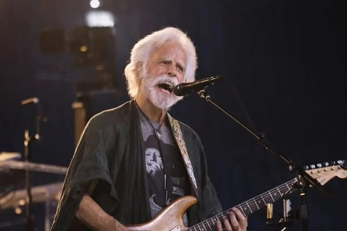 Bob Weir en un concierto, 24 horas (TVN)