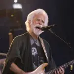 Bob Weir en un concierto, 24 horas (TVN)