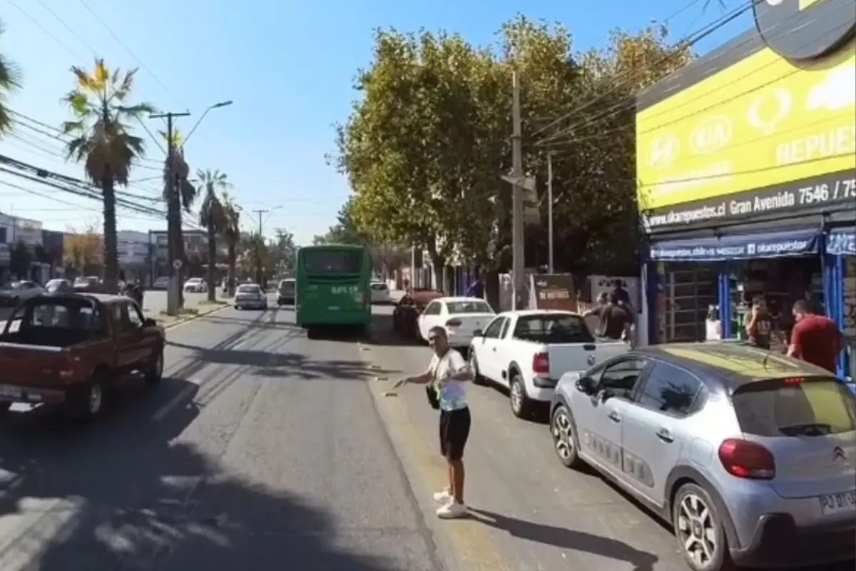 Prohibición de estacionamiento en Gran Avenida, Cedida