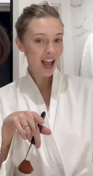 Alexandra Litvinova lució un lujoso anillo - Instagram