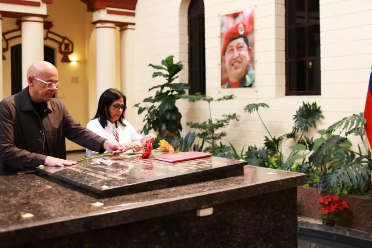 Delcy Rodríguez visitando la tumba de Hugo Chávez, Redes sociales