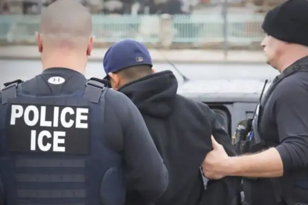    ,Agentes ICE - Los Angeles Time